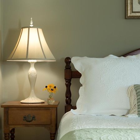 New London Inn At Pleasant Lake חדר תמונה