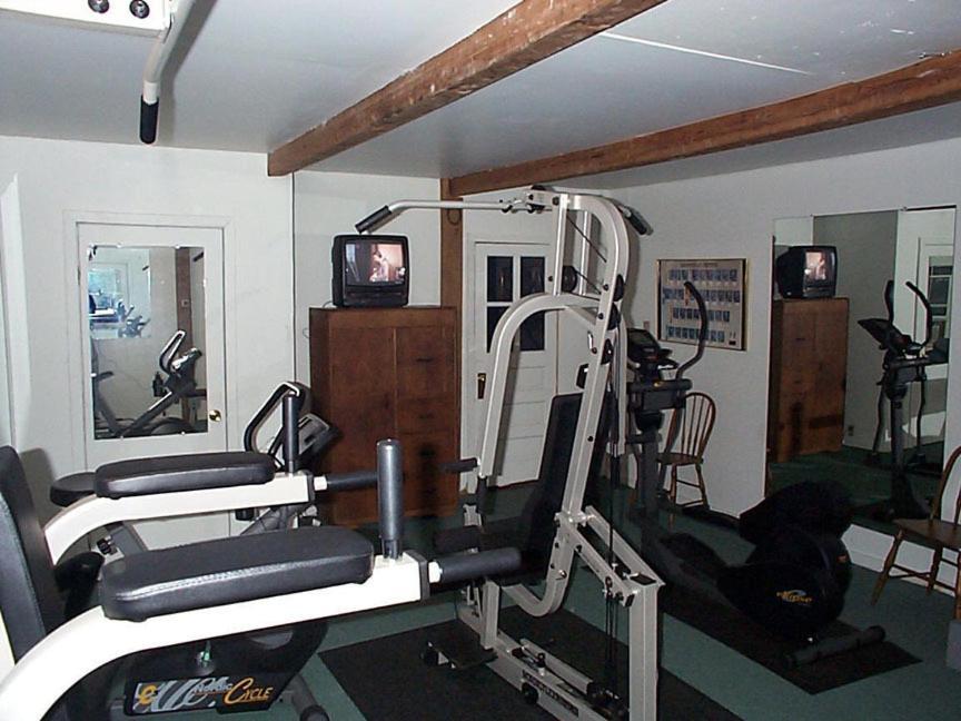 New London Inn At Pleasant Lake מראה חיצוני תמונה