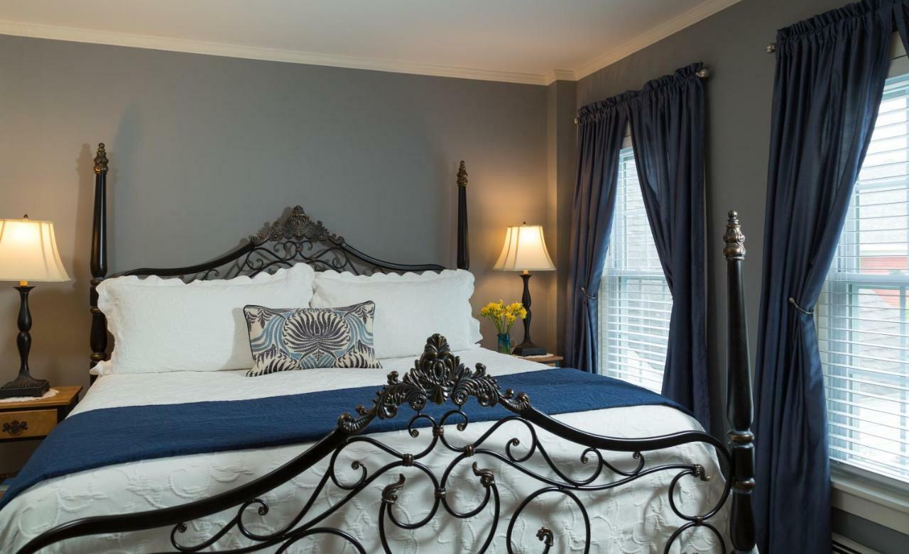 New London Inn At Pleasant Lake מראה חיצוני תמונה