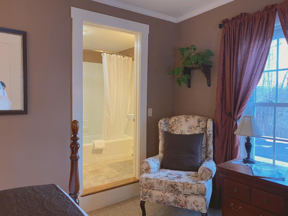 New London Inn At Pleasant Lake מראה חיצוני תמונה